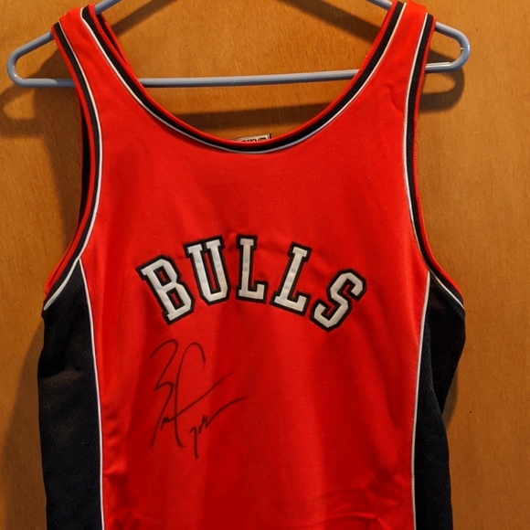 Autographed Chicago Bulls jersey (Ladies) - Picture 7 of 11
